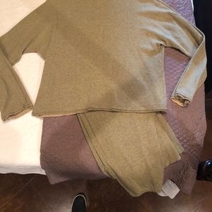 Adorable Cut Loose chartreuse top.